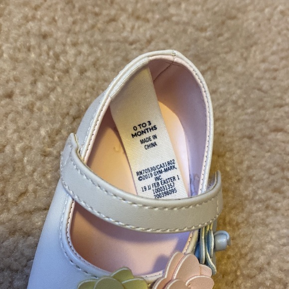 EUC Janie & Jack Baby Girl White with Tri-Color Flowers Soft Flat - Picture 3 of 3